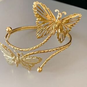 Decoração de mão feminina borboleta